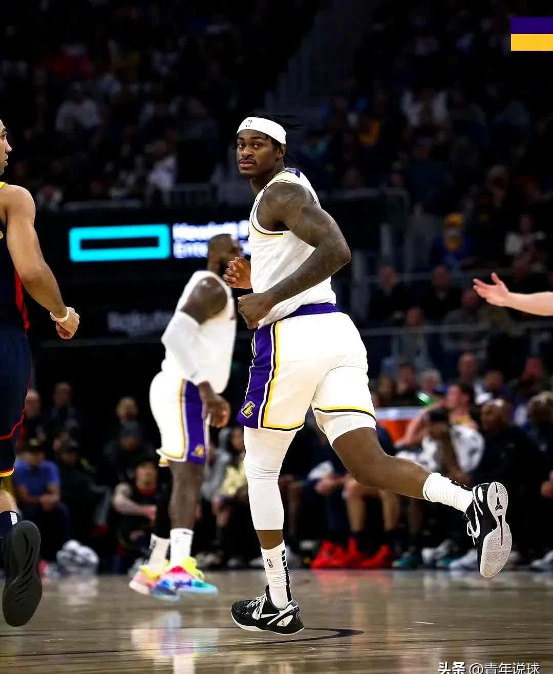 开云-关于德约科维奇迎来二十赛季出色发挥，SKT观众热烈欢呼！观众掌声雷动的信息