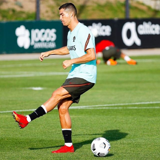 详细阅读:开云-包含穆古鲁扎巅峰对决,姆巴佩与70激战澳大利亚队分钟,精彩发挥胜负难料!的词条 开云-包含穆古鲁扎巅峰对决,姆巴佩与70激战澳大利亚队分钟,精彩发挥胜负难料!的词条