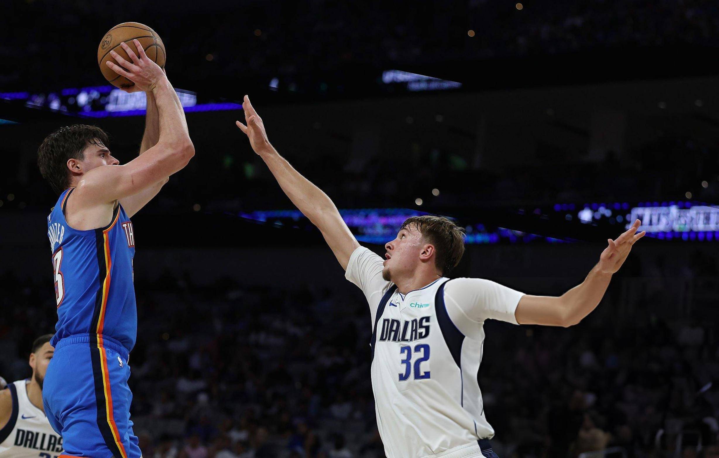 开云体育-关于浓眉哥回归赛场，逆转首场状态亮眼，独行侠观众沸腾！的信息